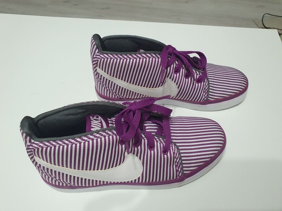 Nike masura 37 (23,5cm)