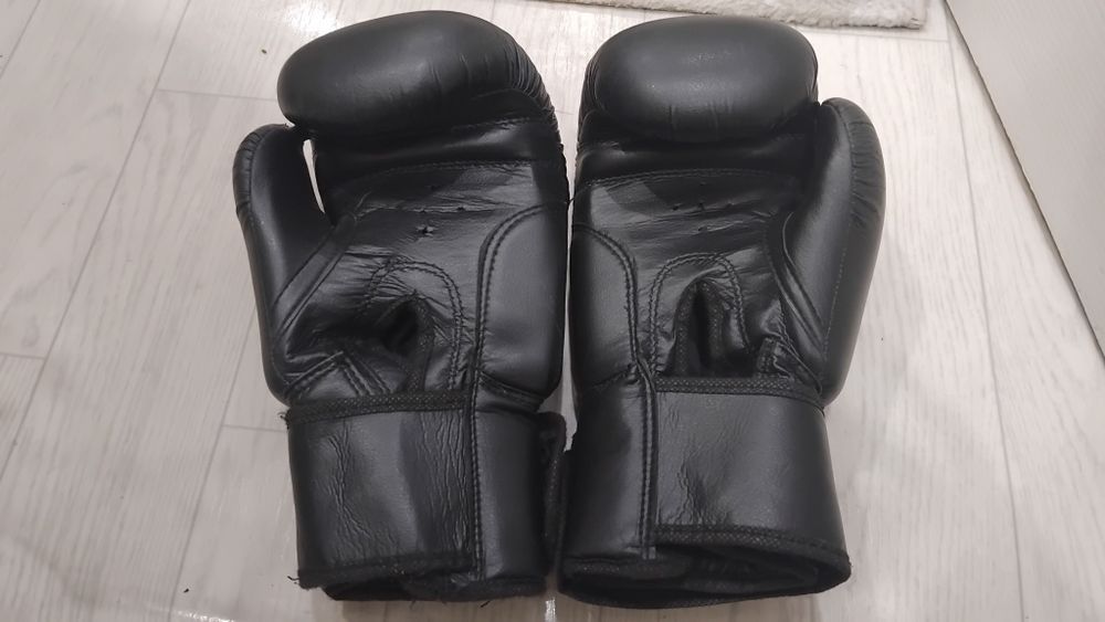 Продам боксёрские перчатки.