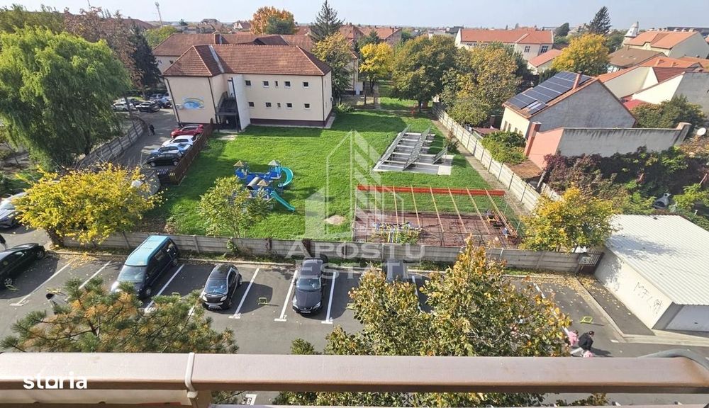 Apartament 4 camere, decomandat 2 bai, 2 balcoane, Central