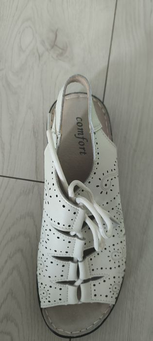 Кожаные сандали летние