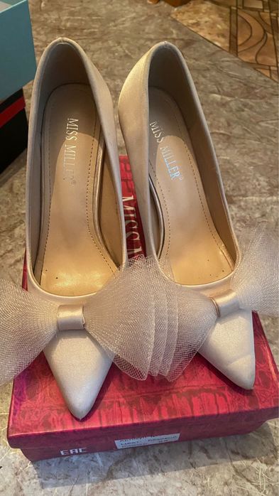 Продам женские туфли