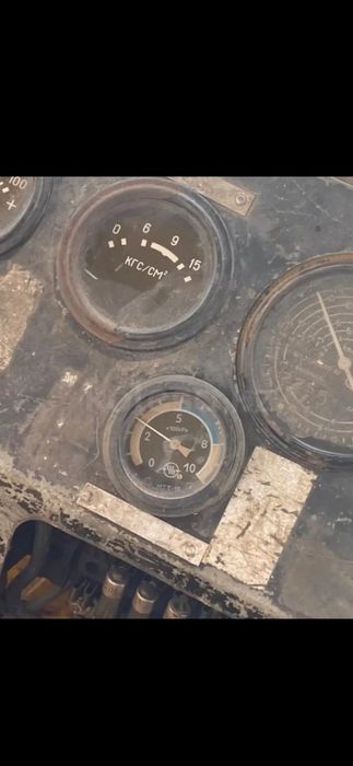 Трактор к 701 с лопатой