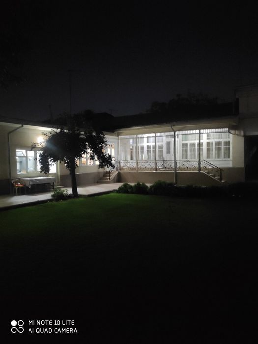 Qum Ariq maxallada xovli sotiladi.