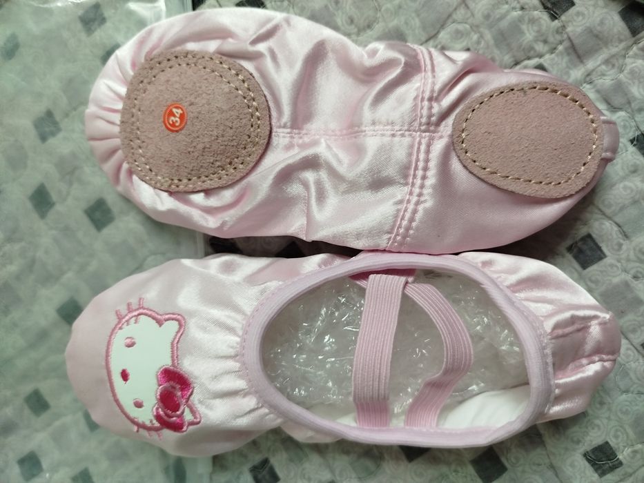 Детские чешки, нежно розового цвета, 33 и 34 размеры.