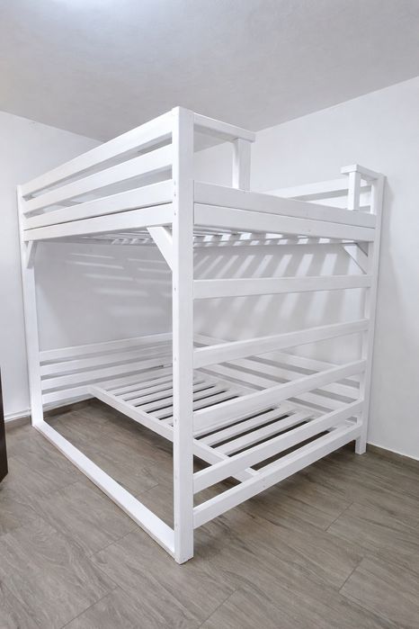 Pat supraetajat alb din lemn – foarte solid