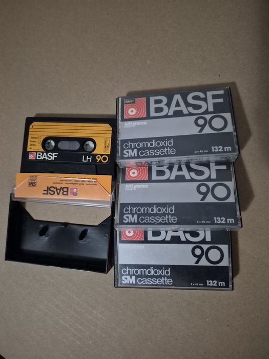 Vând Lot 4 casete audio originale Basf chromdioxid de 90 minute muzica mixta