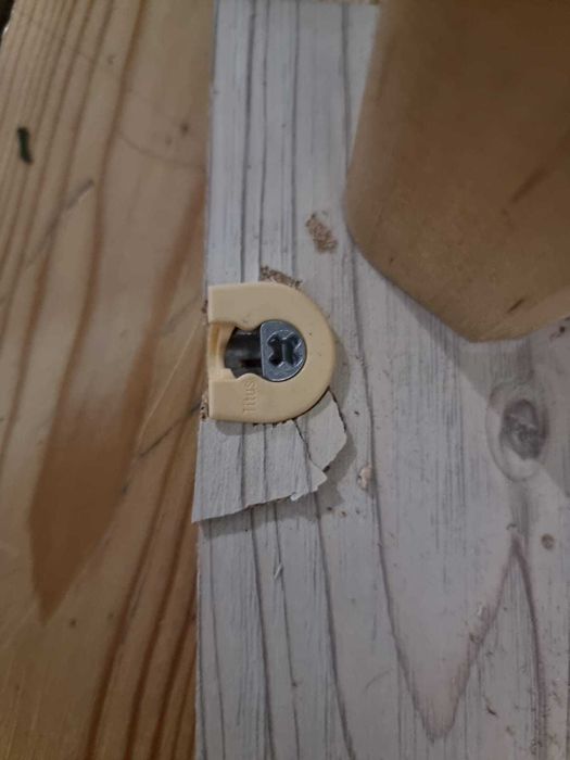 Два детских письменных стола.