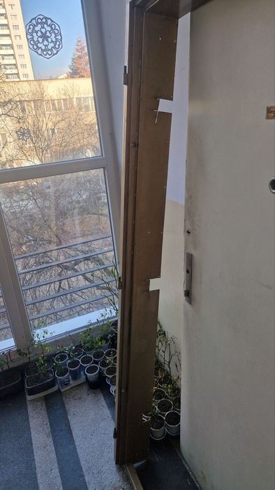 Входна врата от апартамент