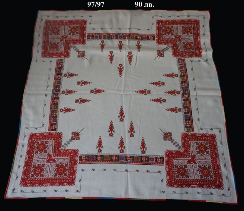 Ръчно плетени, бродирани покривки за маса