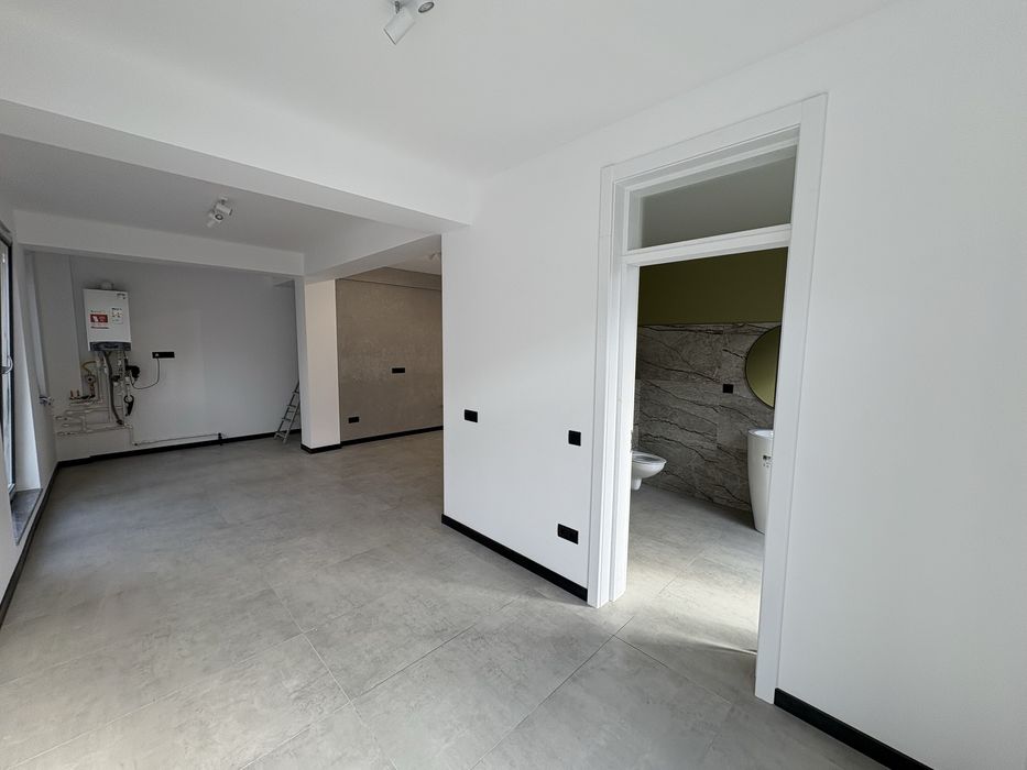 Spatiu Comercial de inchiriat  ULTRACENTRAL BAICOI P+1 si curte NOU