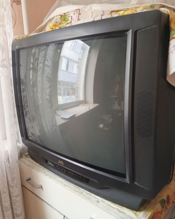 Продаётся цветной телевизор JVS