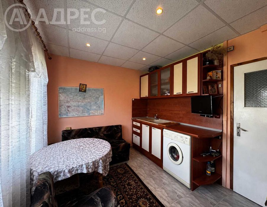 Тристаен апартамент, Дружба 3, 102 кв.м., ет. 5/6, с подобрения