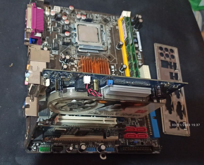 Дъно Asus . . . . . .