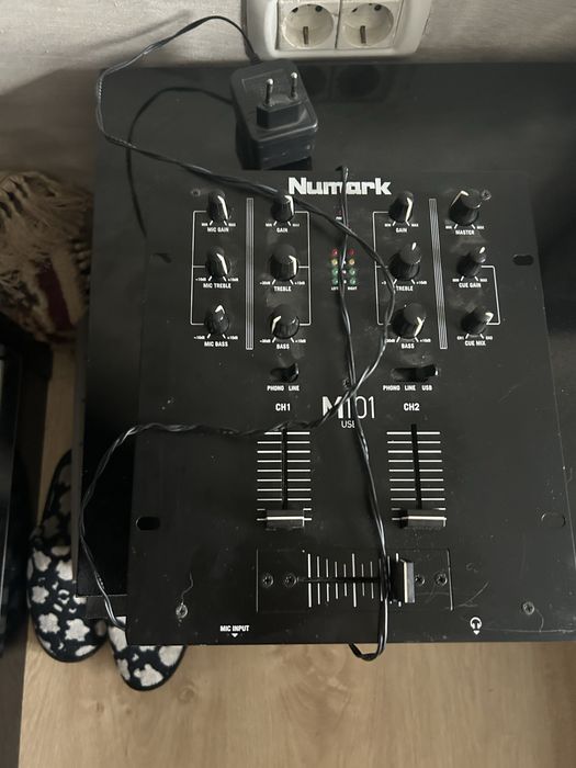 Mixer numark M101