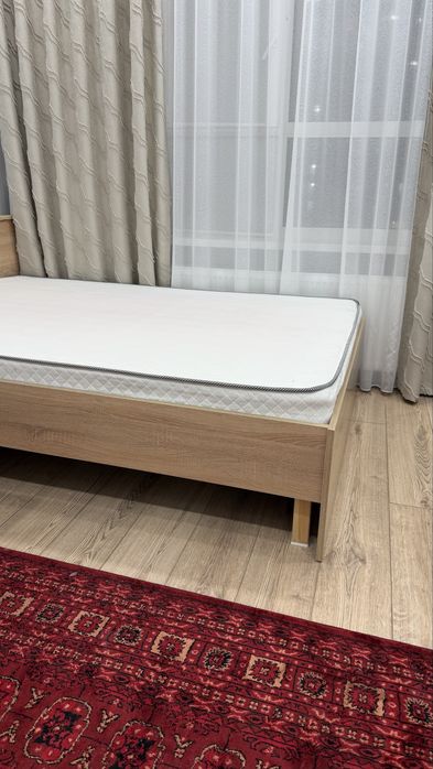 Кровать с матрасом