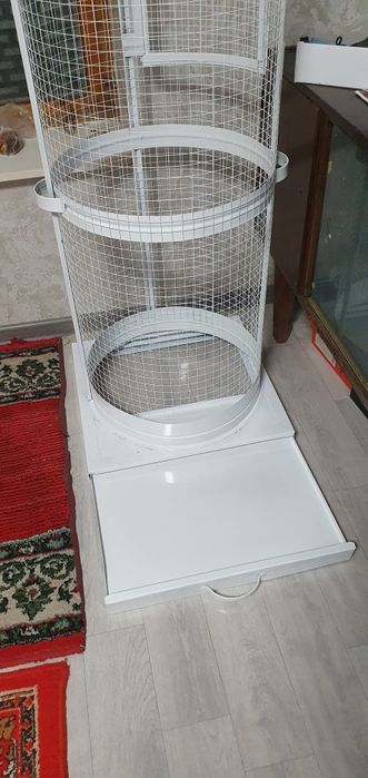 Клетка для птиц, попугай и неразлучники