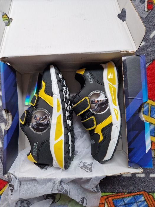 Adidași Batman 29 noi cu eticheta