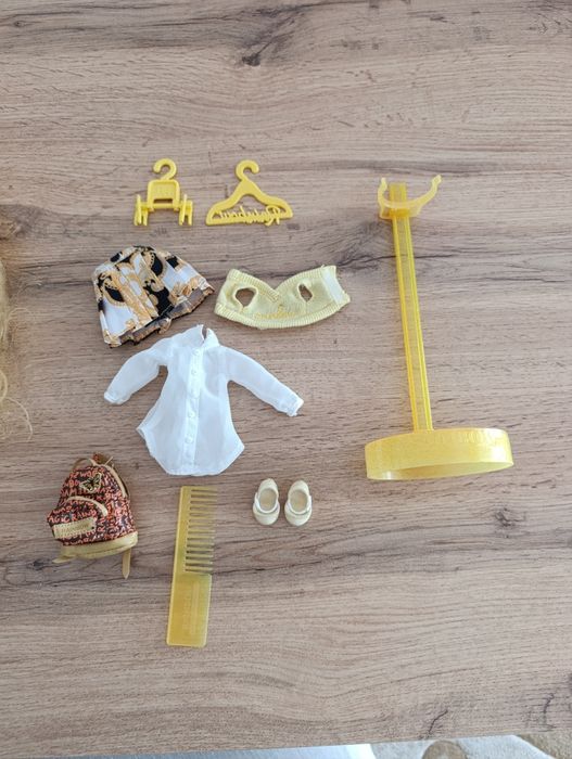 Vând păpuși Rainbow High