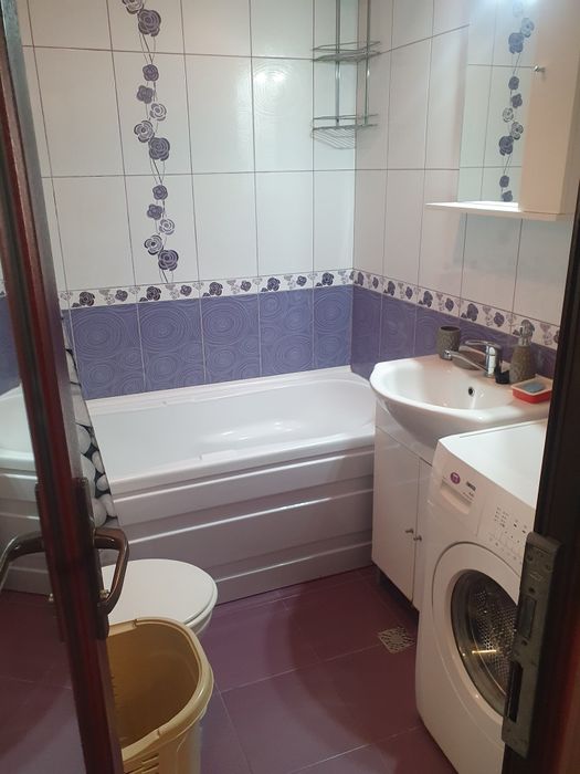 Închiriez apartament  2 camere.