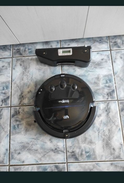 Robot pentru curățenie în stare bună de funcționare.
Nu avem incarcatorul.