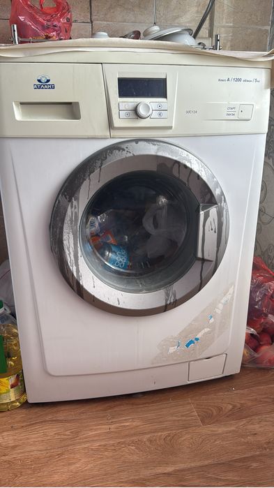 Продается стиральная машина,нужен ремонт. За 7000 отдам.