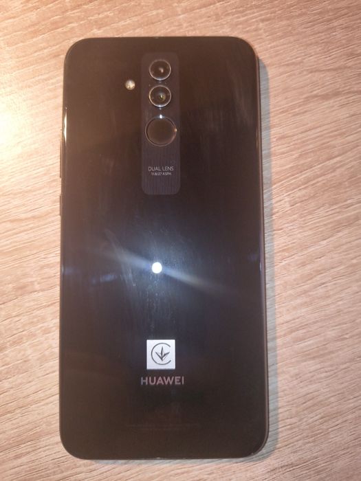 Telefon HUAWEI Mate 20 lite și HUAWEI Y6