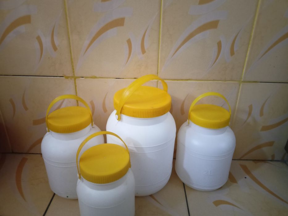 Трубочки для коктейля и пластиковая посуда