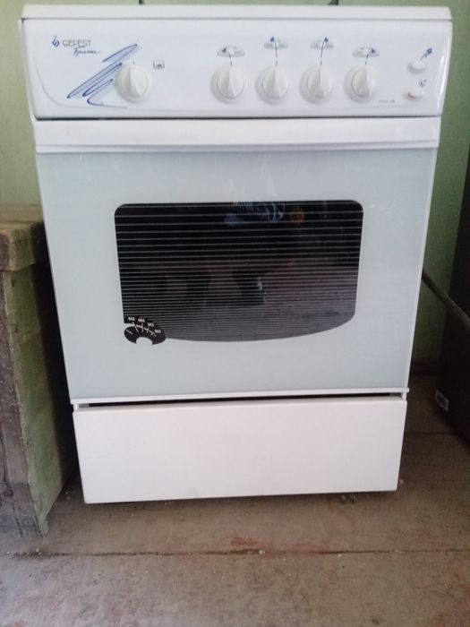 Продаётся газ плита Гефест