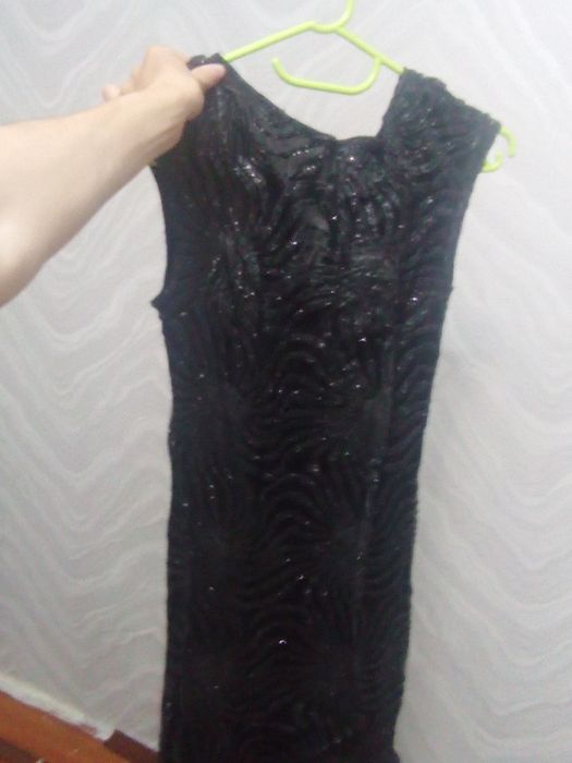 Продам платья вечерние. Размер 42