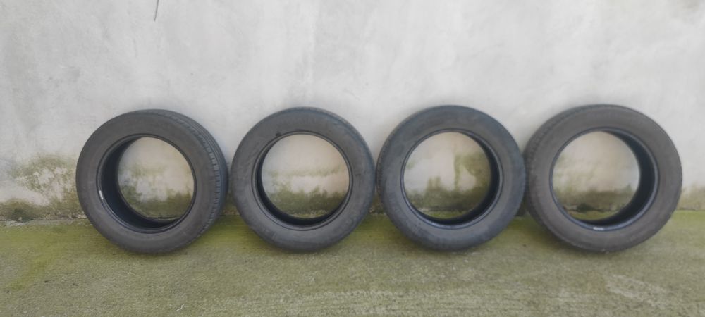 Vând set 4 cauciucuri de vara Continental.