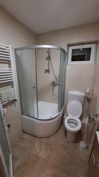 Proprietar inchiriez apartament la casă