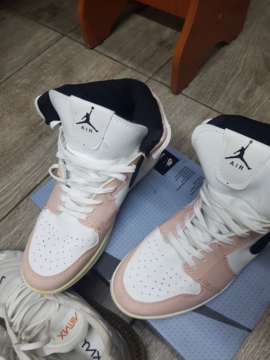 adidaș Nike  jordan și Air max