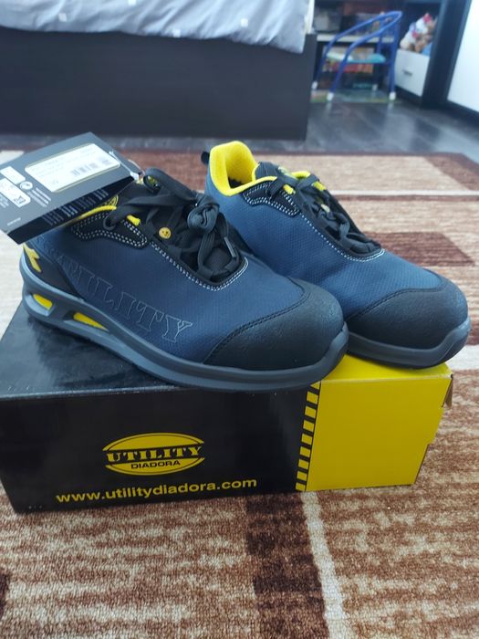 Продавам работни обувки