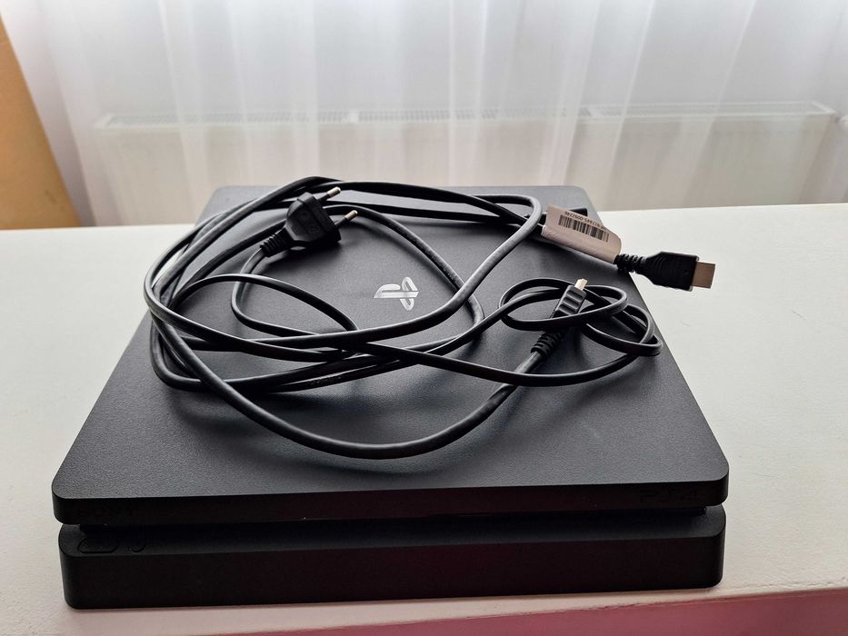 PS4 stare excelenta, intretinut regulat