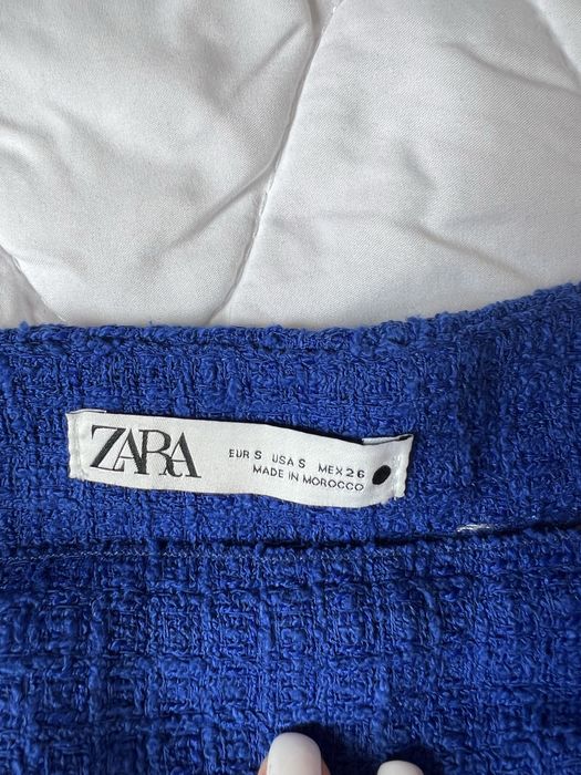 Пола ZARA.