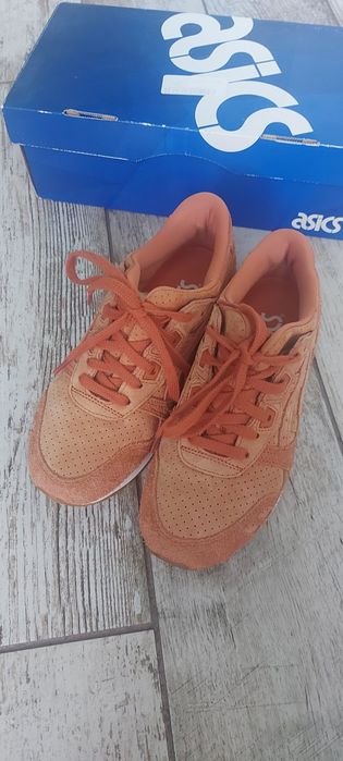 Дамски сникърси ASICS