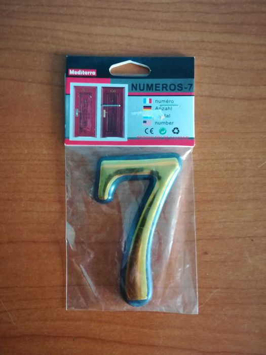 Numar usa ,poarta,casa cifra "7" auriu ABS 10 cm ,lipire adeziv