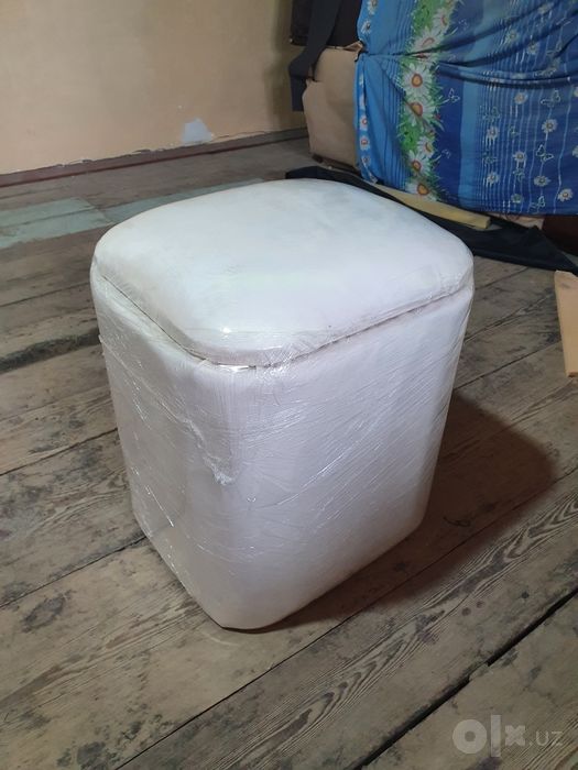 Mebelni pufik tumba