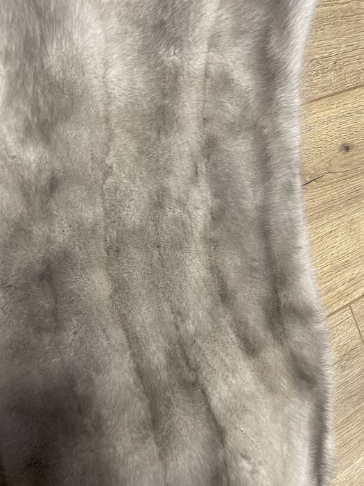 Серая меховая накидка