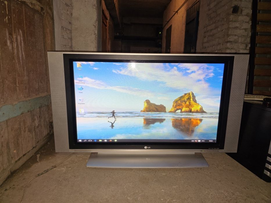 Телевизор плазма LG диагональ 42