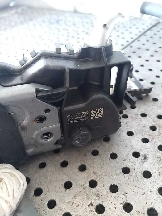Broasca usa dreapta spate peugeot 3008 2 2018 16943629