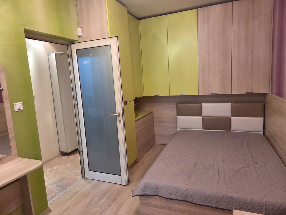 Продава се Тристаен апартамент в Плевен, Идеален център - 82 кв.м за 2244 €/кв.м - Снимка #4
