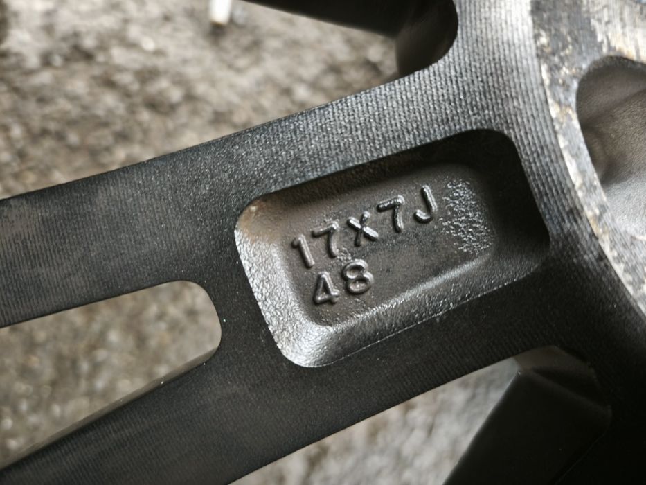 17" 2броя Оригинални алуминиеви джанти за Subaru.