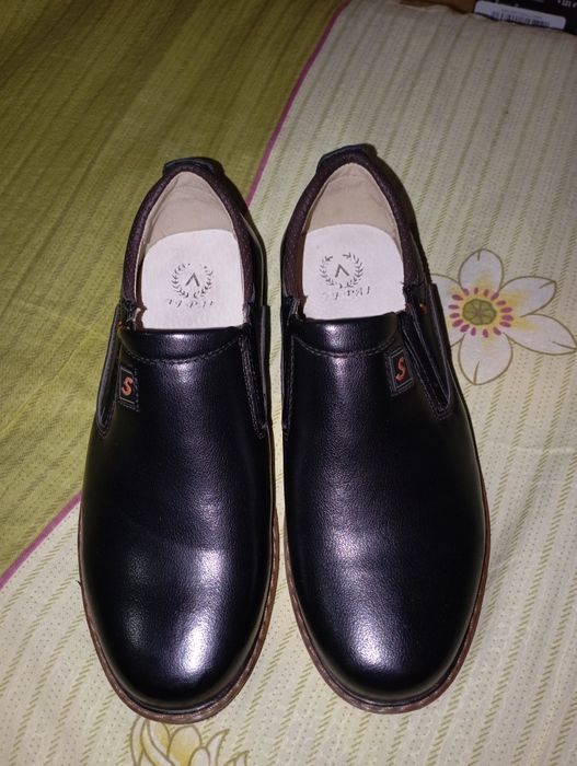 Продам детскую новую обувь