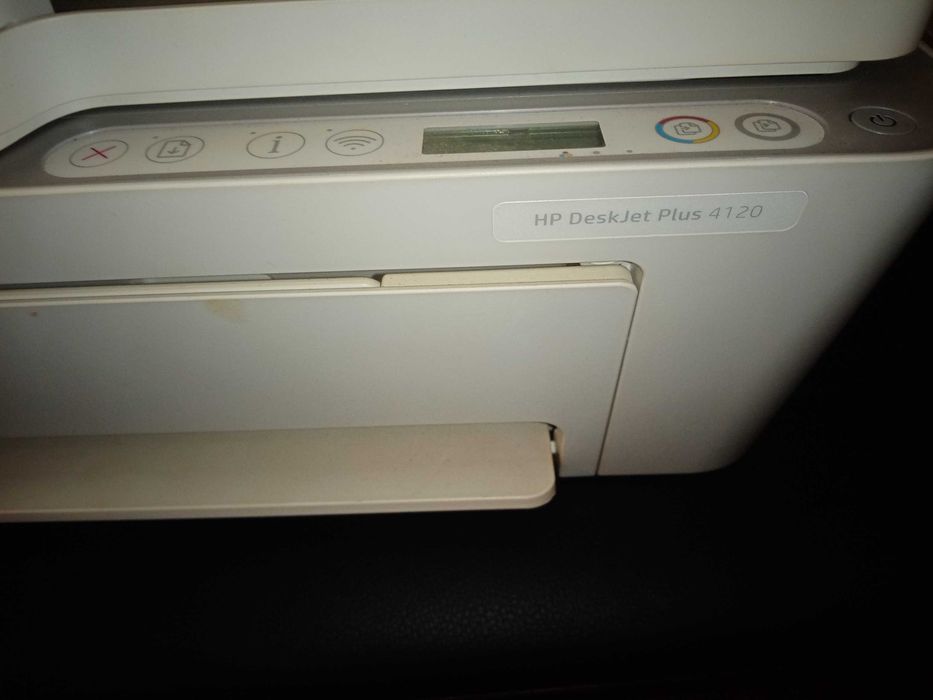 Vând imprimanta hp Deskjet plus 4120