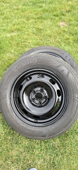 Vând anvelope de vara pe jenti 195 /65 /R15 in stare foarte buna.DOT 2