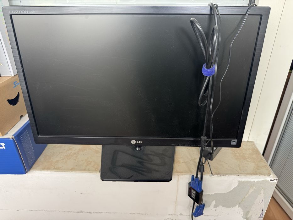 Стар монитор LG 22”