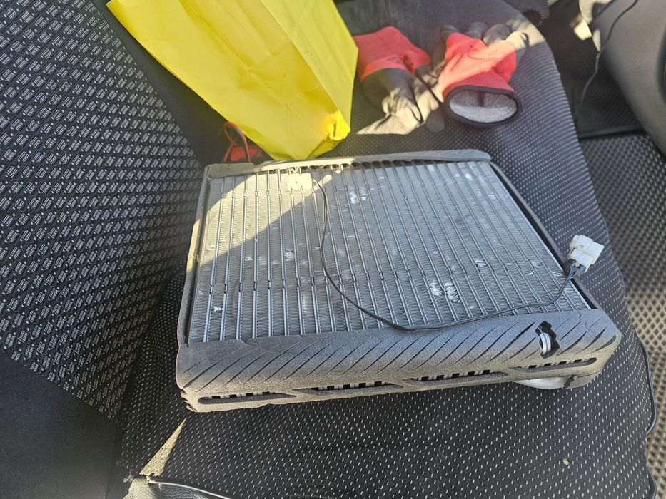 Продам радиатор кондиционера лансер 10