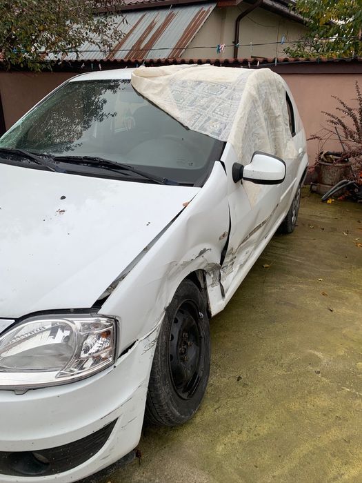 Vand dacia logan avariat!