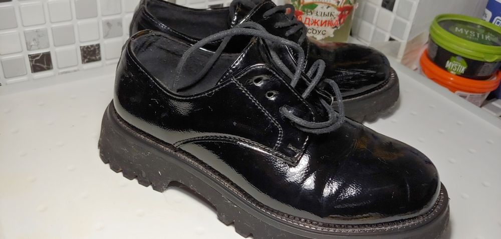 Продам обувь : сандали , ботинки и т.д. на девочку 33 размер